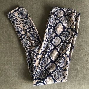 Snakeskin Lularoe OS leggings